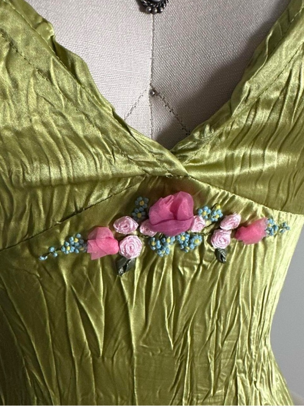 Vintage 90s early 2000s Betsey Johnson short green 100% silk casual dress Size 6 - Picture 4 of 8